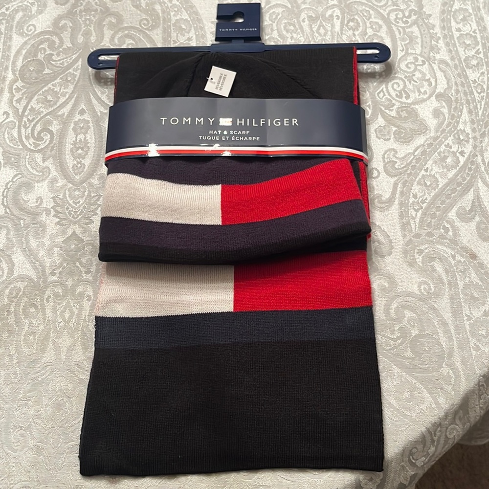 Tommy Hilfiger Hat & Scarf. Reversible. One Size.NWT
